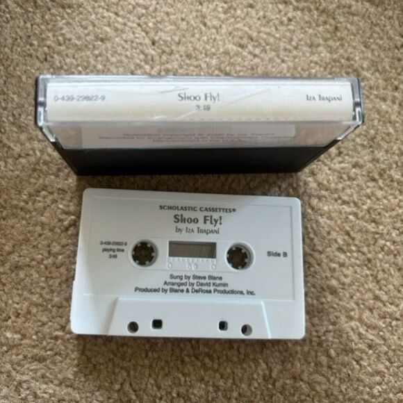Scholastic Cassettes Shoo Fly! By Iza Trapani Cassette - Picture 3 of 4